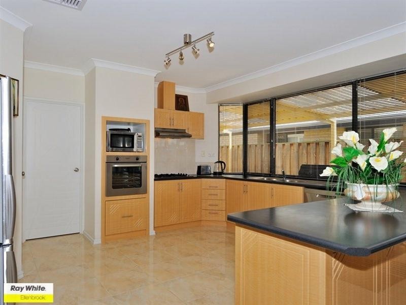 15 Thorold Avenue, Ellenbrook WA 6069