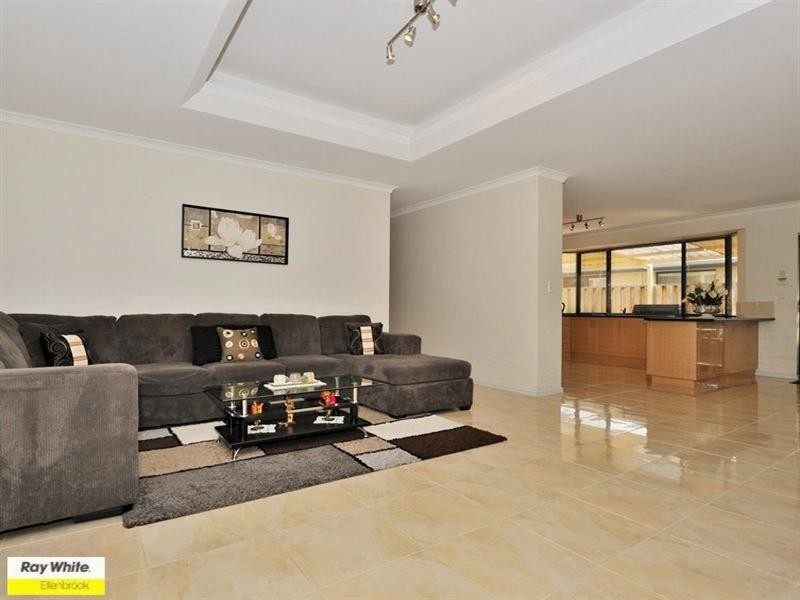 15 Thorold Avenue, Ellenbrook WA 6069