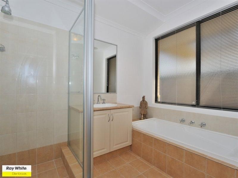 15 Thorold Avenue, Ellenbrook WA 6069