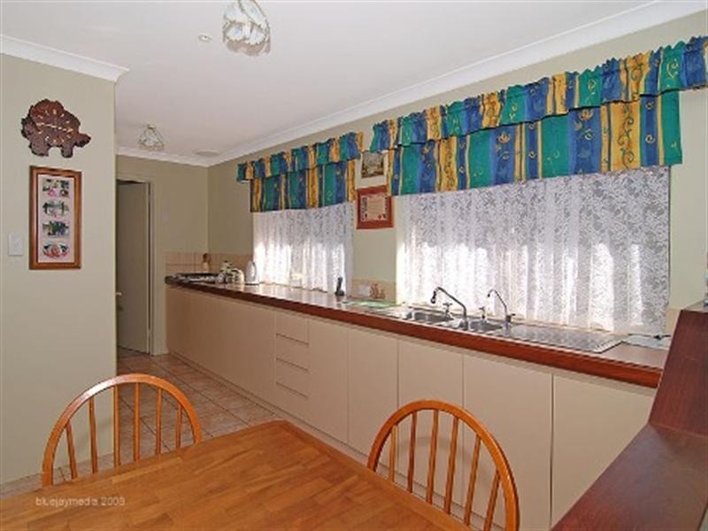 10 Beaufortia Crescent, Ellenbrook WA 6069