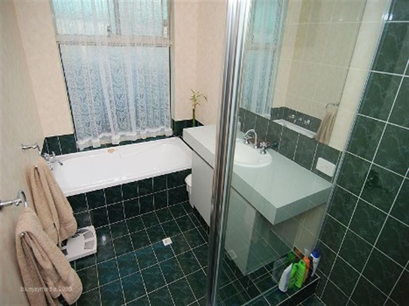 10 Beaufortia Crescent, Ellenbrook WA 6069