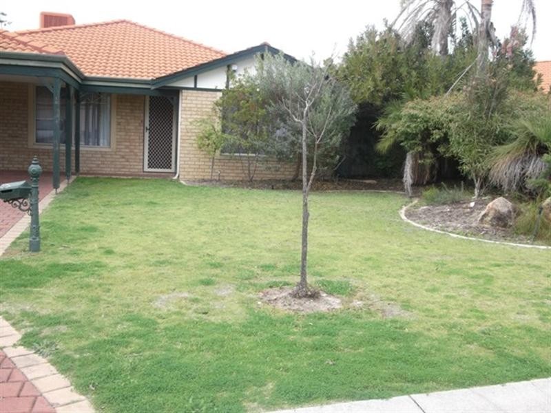 10 Beaufortia Crescent, Ellenbrook WA 6069
