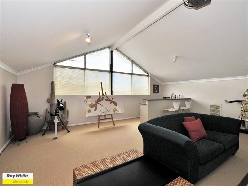 10 Merens Terrace, Henley Brook WA 6055