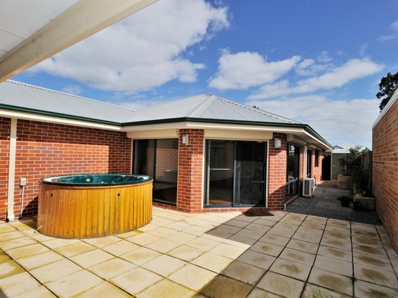102 Coolamon Boulevarde, Ellenbrook WA 6069