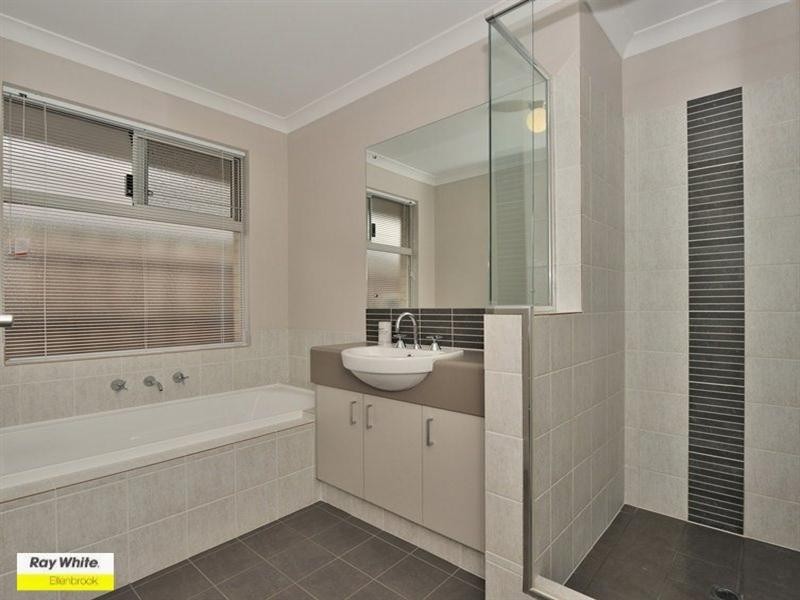 30 Longview Way, The Vines WA 6069