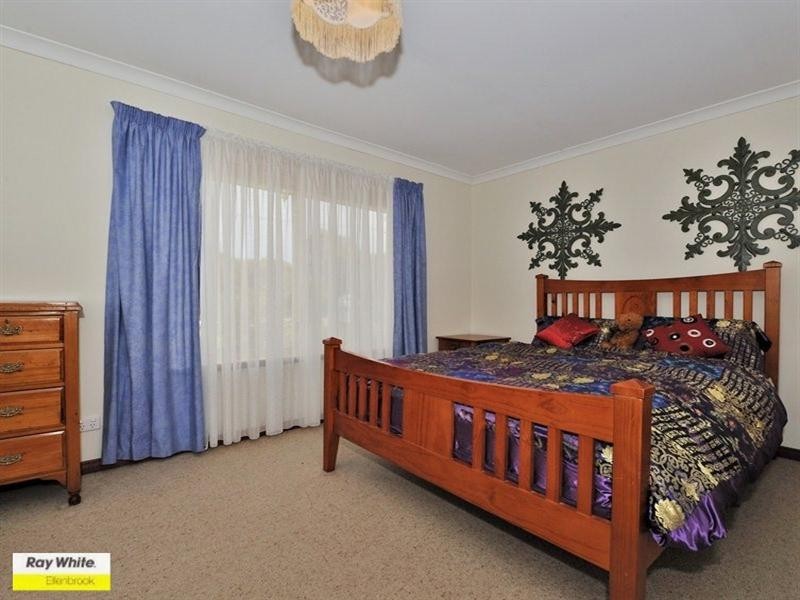 64 Queens Road, South Guildford WA 6055