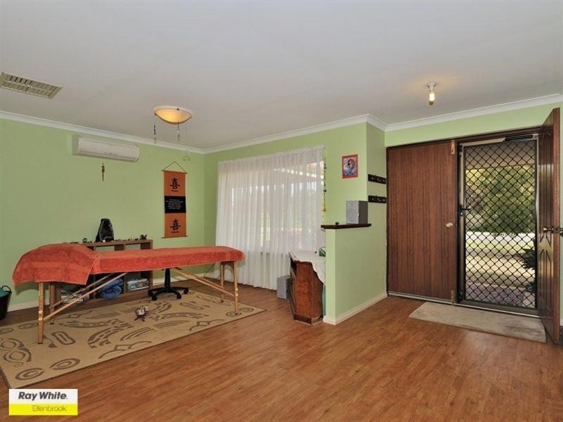 64 Queens Road, South Guildford WA 6055