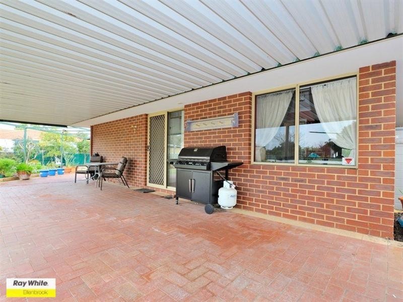 64 Queens Road, South Guildford WA 6055
