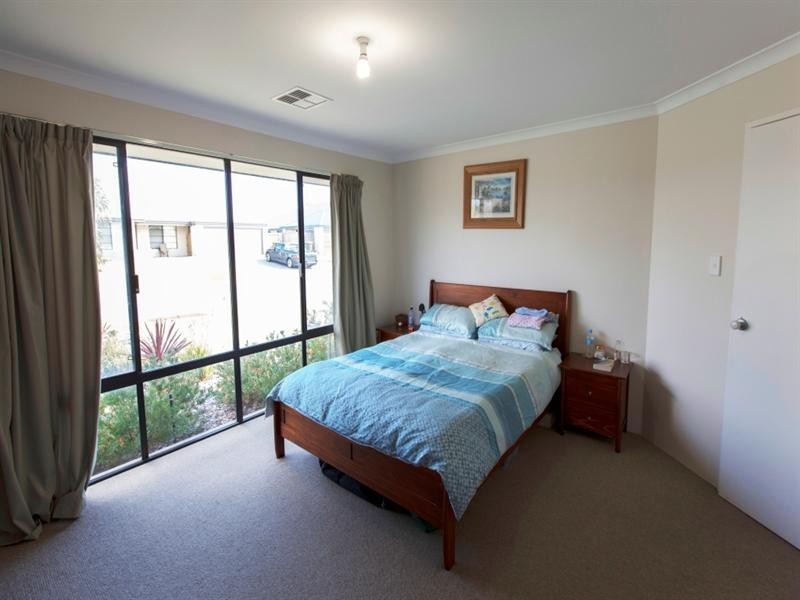 5 Hoyton Close, Ellenbrook WA 6069