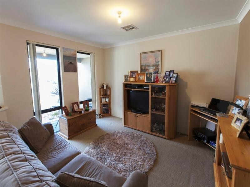 5 Hoyton Close, Ellenbrook WA 6069