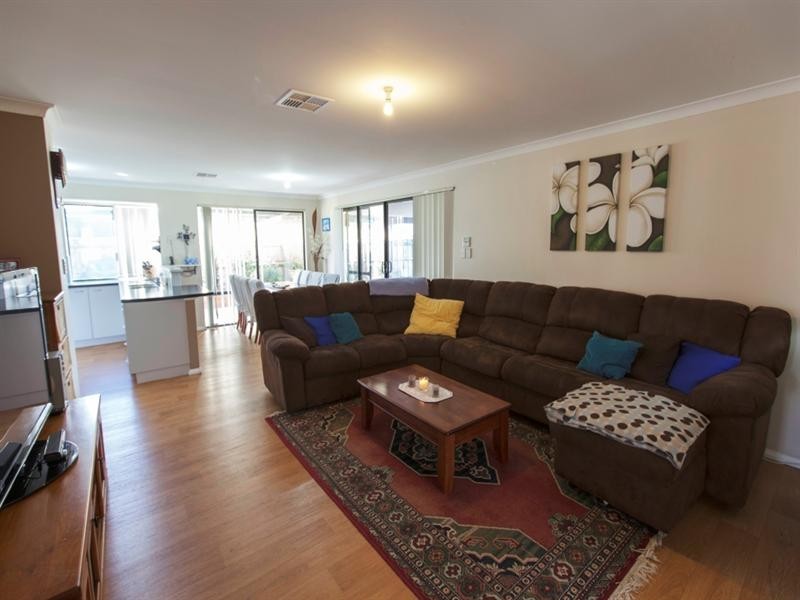 5 Hoyton Close, Ellenbrook WA 6069