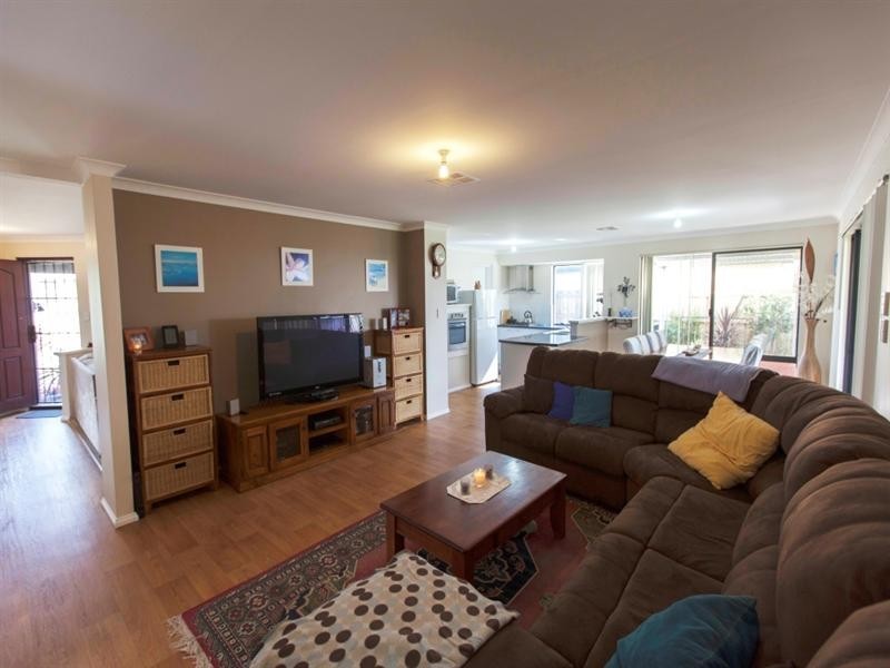 5 Hoyton Close, Ellenbrook WA 6069