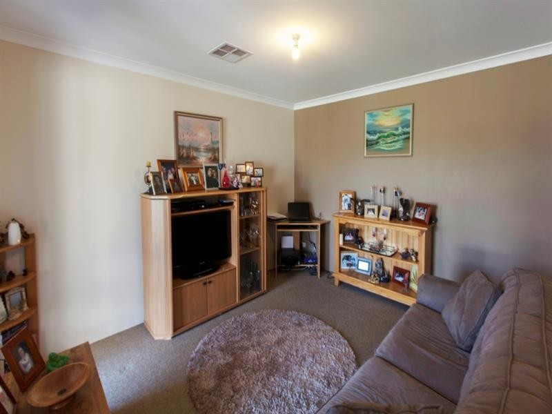 5 Hoyton Close, Ellenbrook WA 6069