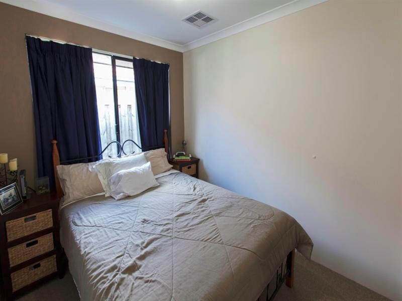 5 Hoyton Close, Ellenbrook WA 6069