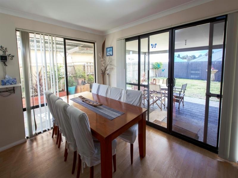 5 Hoyton Close, Ellenbrook WA 6069