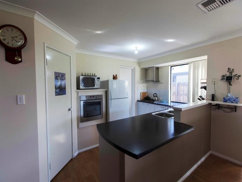 5 Hoyton Close, Ellenbrook WA 6069