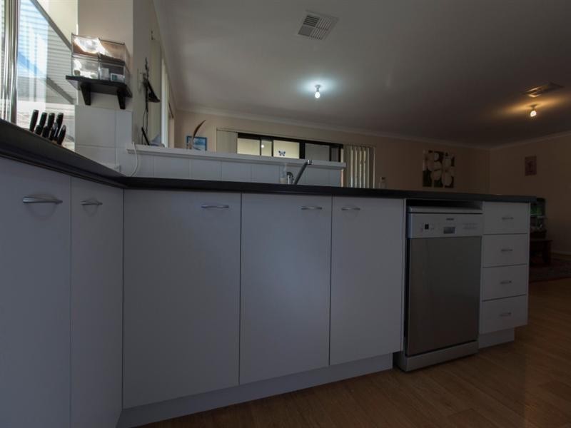 5 Hoyton Close, Ellenbrook WA 6069