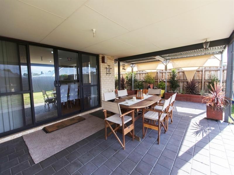 5 Hoyton Close, Ellenbrook WA 6069