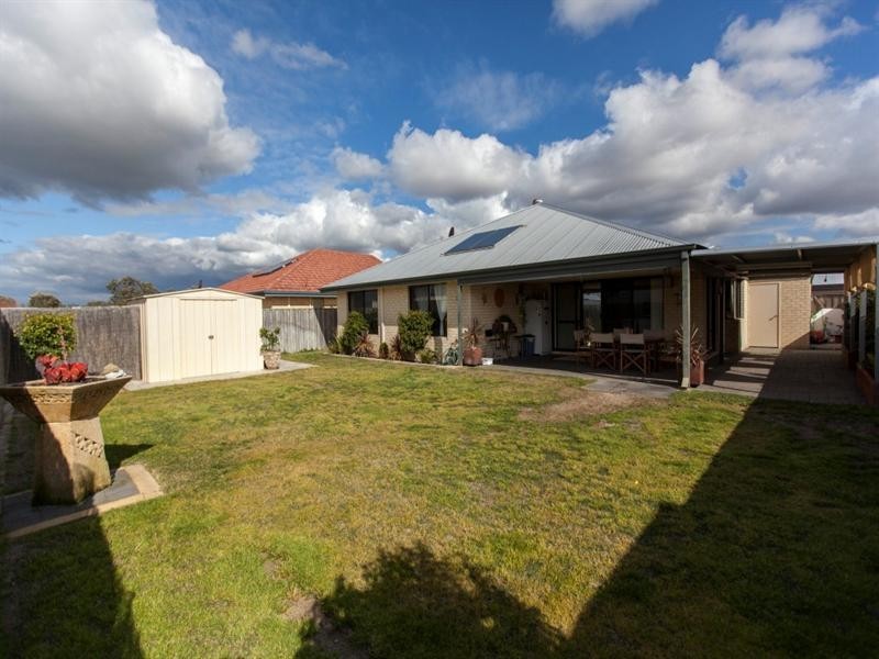 5 Hoyton Close, Ellenbrook WA 6069