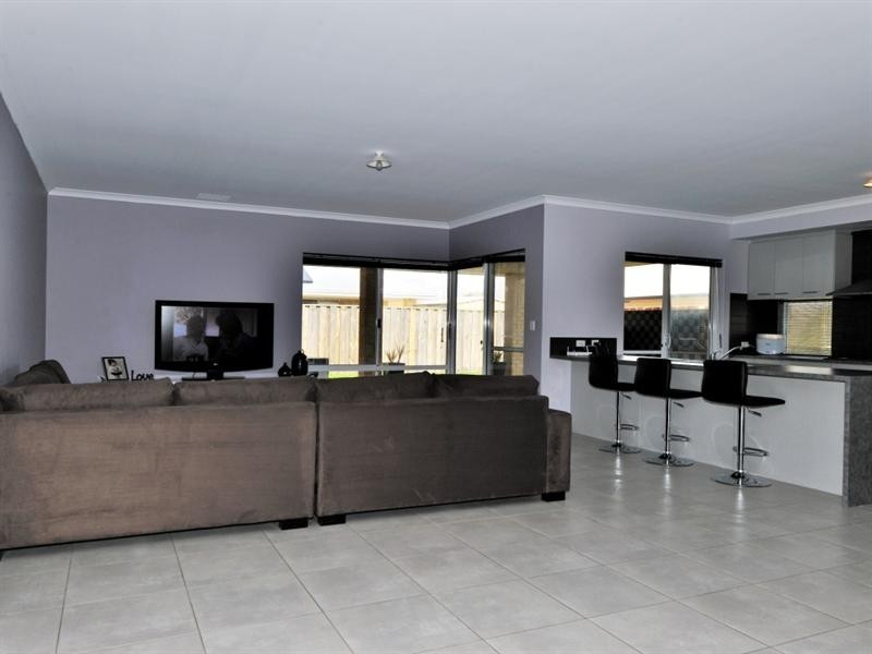 9 Boxgrove Loop, Ellenbrook WA 6069