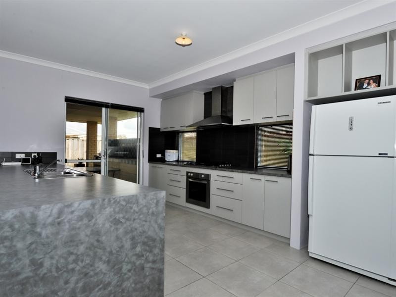 9 Boxgrove Loop, Ellenbrook WA 6069