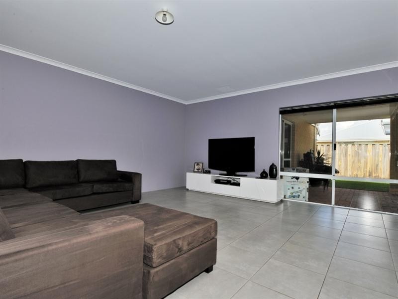 9 Boxgrove Loop, Ellenbrook WA 6069