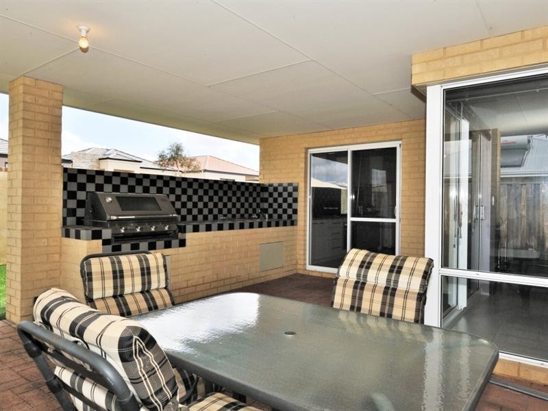9 Boxgrove Loop, Ellenbrook WA 6069