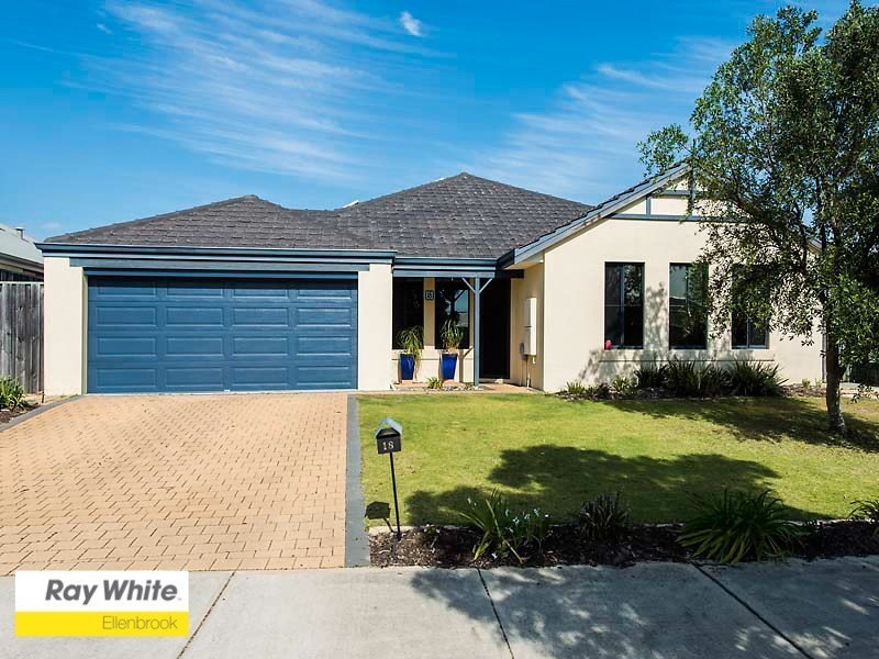 18 Farmaner Parkway, Ellenbrook WA 6069