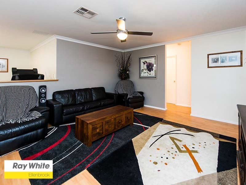 18 Farmaner Parkway, Ellenbrook WA 6069