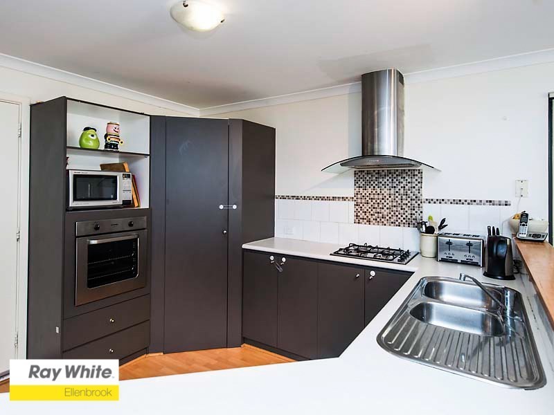 18 Farmaner Parkway, Ellenbrook WA 6069