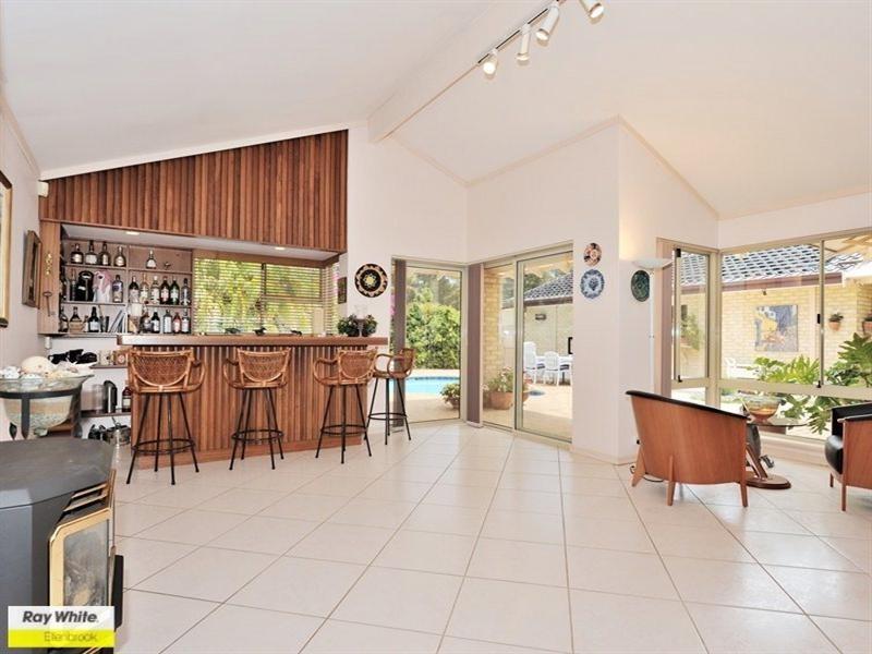2 Burgundy Lane, The Vines WA 6069