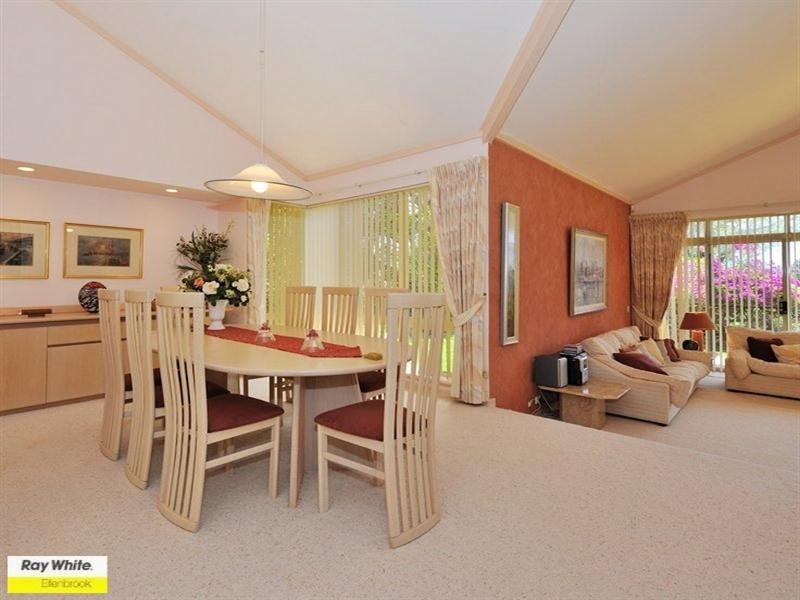 2 Burgundy Lane, The Vines WA 6069