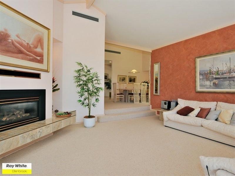 2 Burgundy Lane, The Vines WA 6069