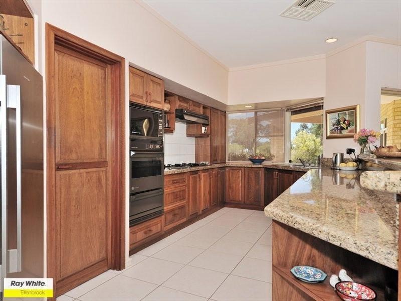 2 Burgundy Lane, The Vines WA 6069