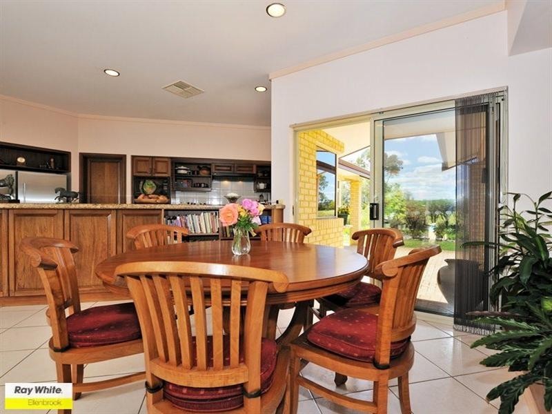 2 Burgundy Lane, The Vines WA 6069