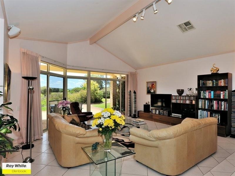 2 Burgundy Lane, The Vines WA 6069