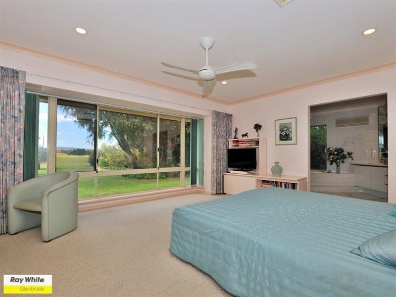 2 Burgundy Lane, The Vines WA 6069