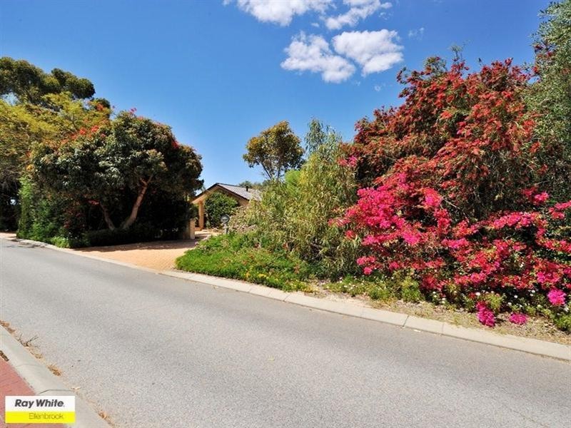 2 Burgundy Lane, The Vines WA 6069