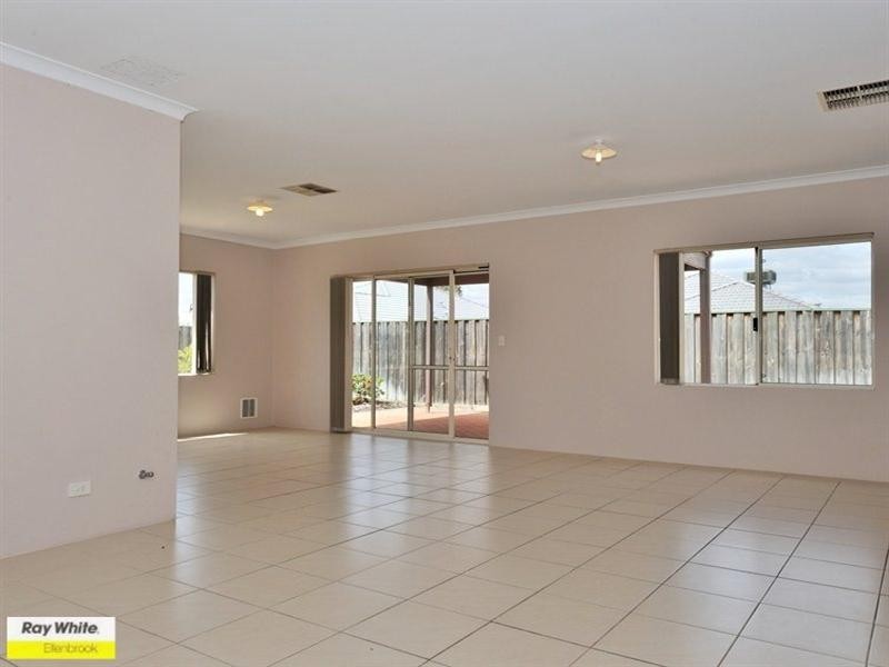 4 Halpin Circle, Ellenbrook WA 6069