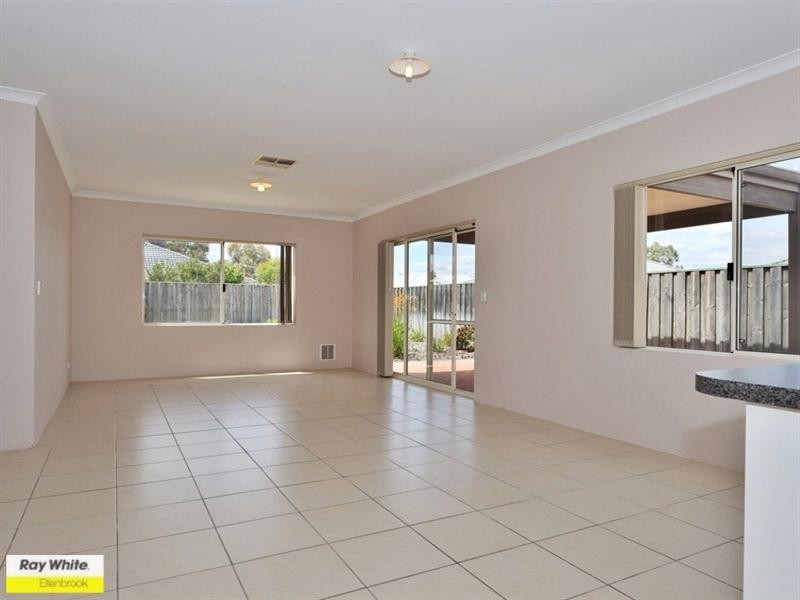 4 Halpin Circle, Ellenbrook WA 6069