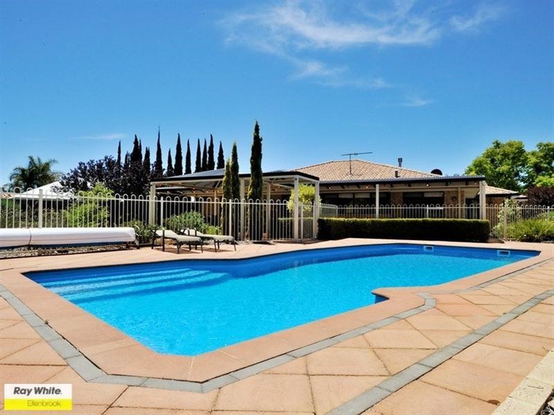 14 Taittinger Grove, The Vines WA 6069