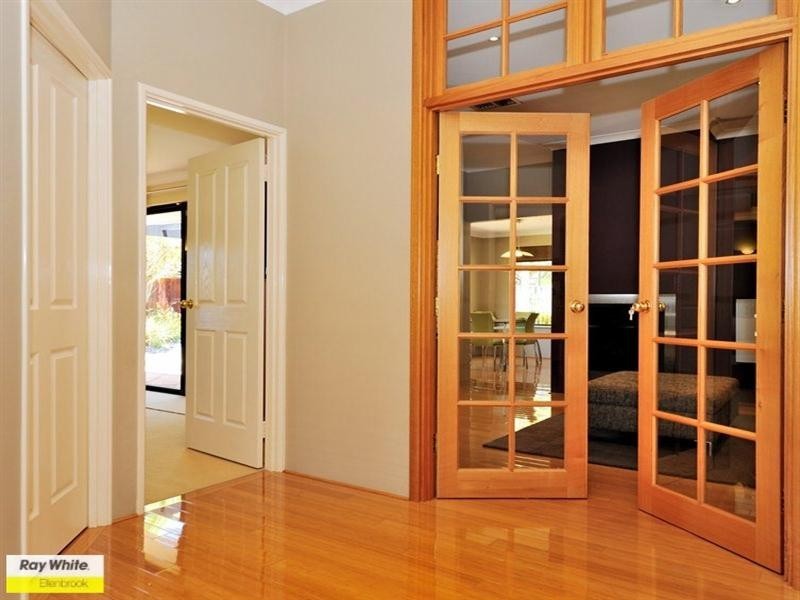 14 Taittinger Grove, The Vines WA 6069