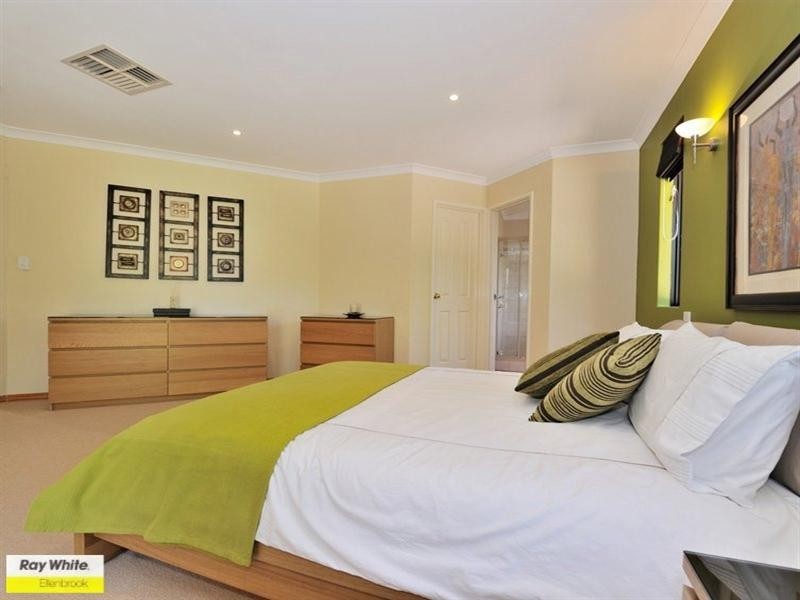 14 Taittinger Grove, The Vines WA 6069