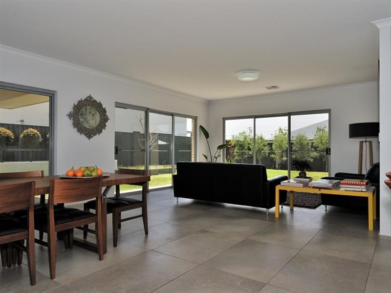 3 Traviata Crescent, The Vines WA 6069