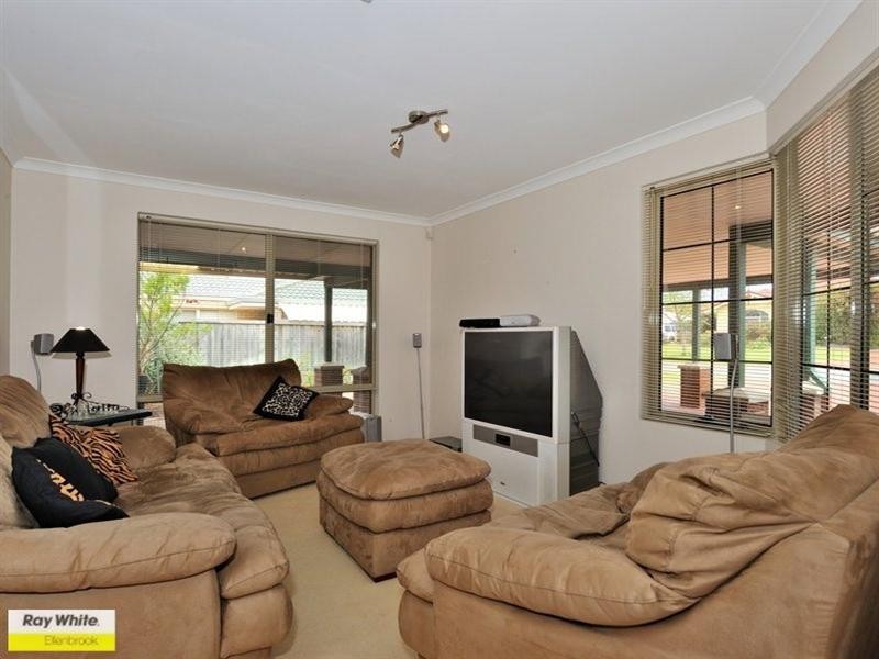 28 Pinea Turn, Ellenbrook WA 6069