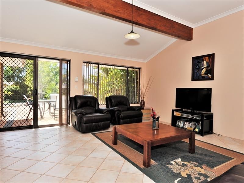 2 Bollinger Close, The Vines WA 6069