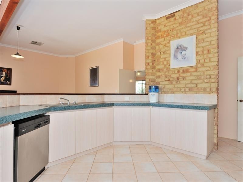 2 Bollinger Close, The Vines WA 6069
