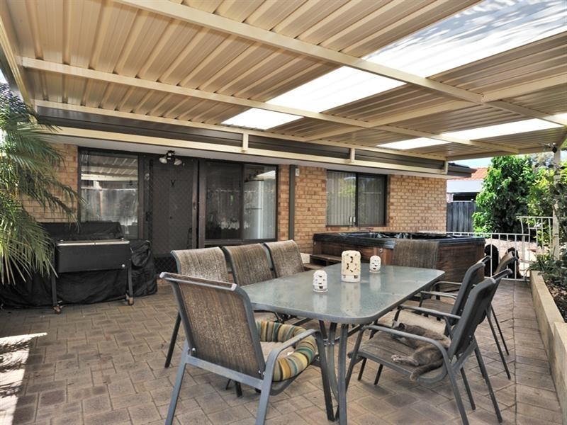 2 Bollinger Close, The Vines WA 6069