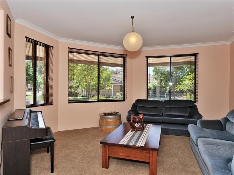 2 Bollinger Close, The Vines WA 6069