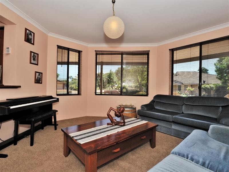2 Bollinger Close, The Vines WA 6069